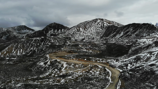 四川甘孜州雅哈垭口雪山公路
